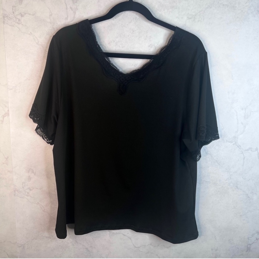 SHEIN Black Lace Accent Short Sleeve Top